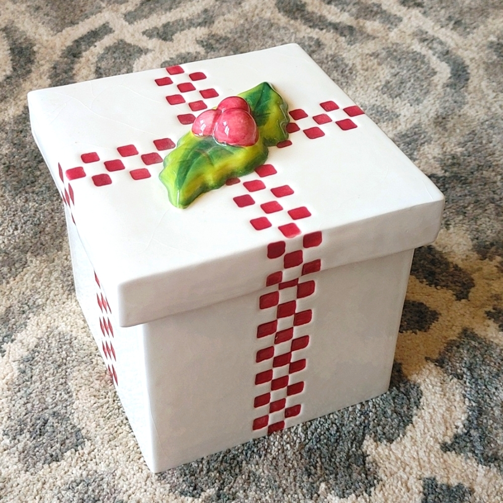 Handcrafted for Bath & Bodyworks Holiday Edition 1997 Ceramic Package Cookie Jar